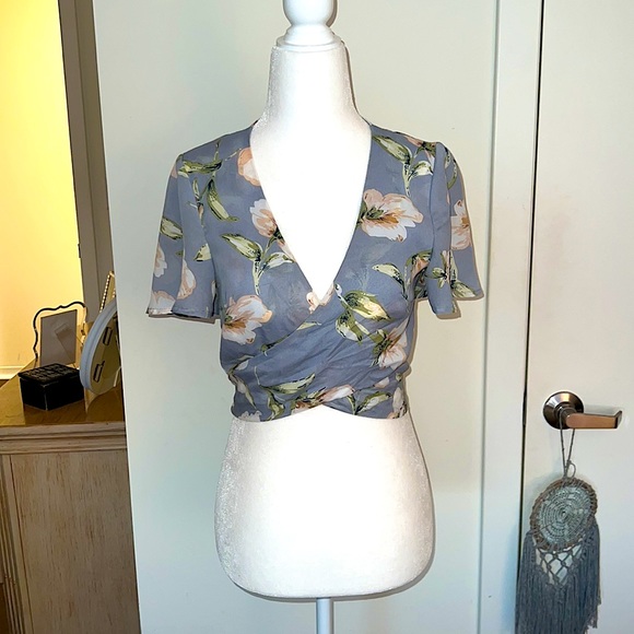 Floral Tie Crop Top - Picture 2 of 11